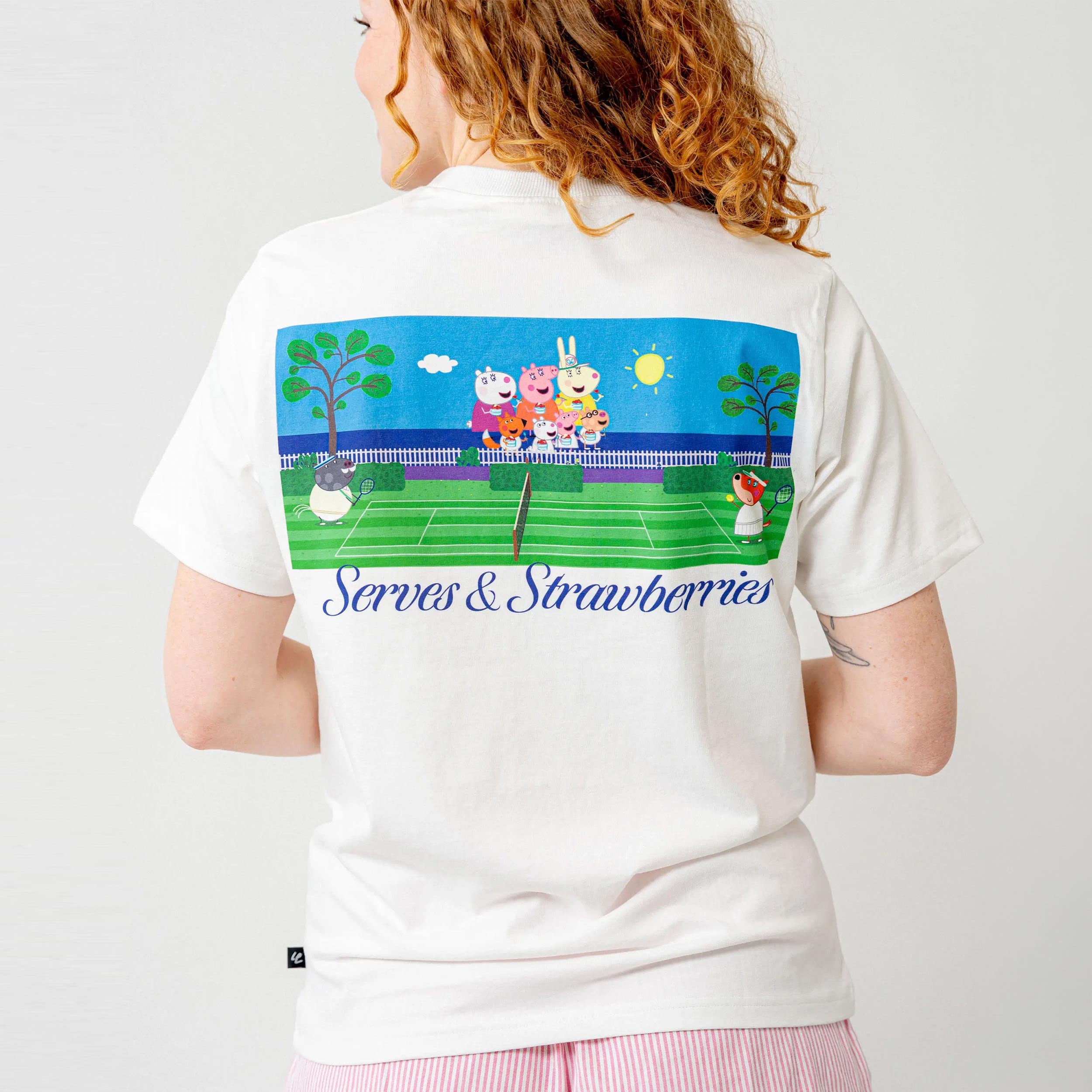Lobster & Lemonade Peppa Pig Serves & Strawberries – '94 Campus T-shirt Unisex - wit