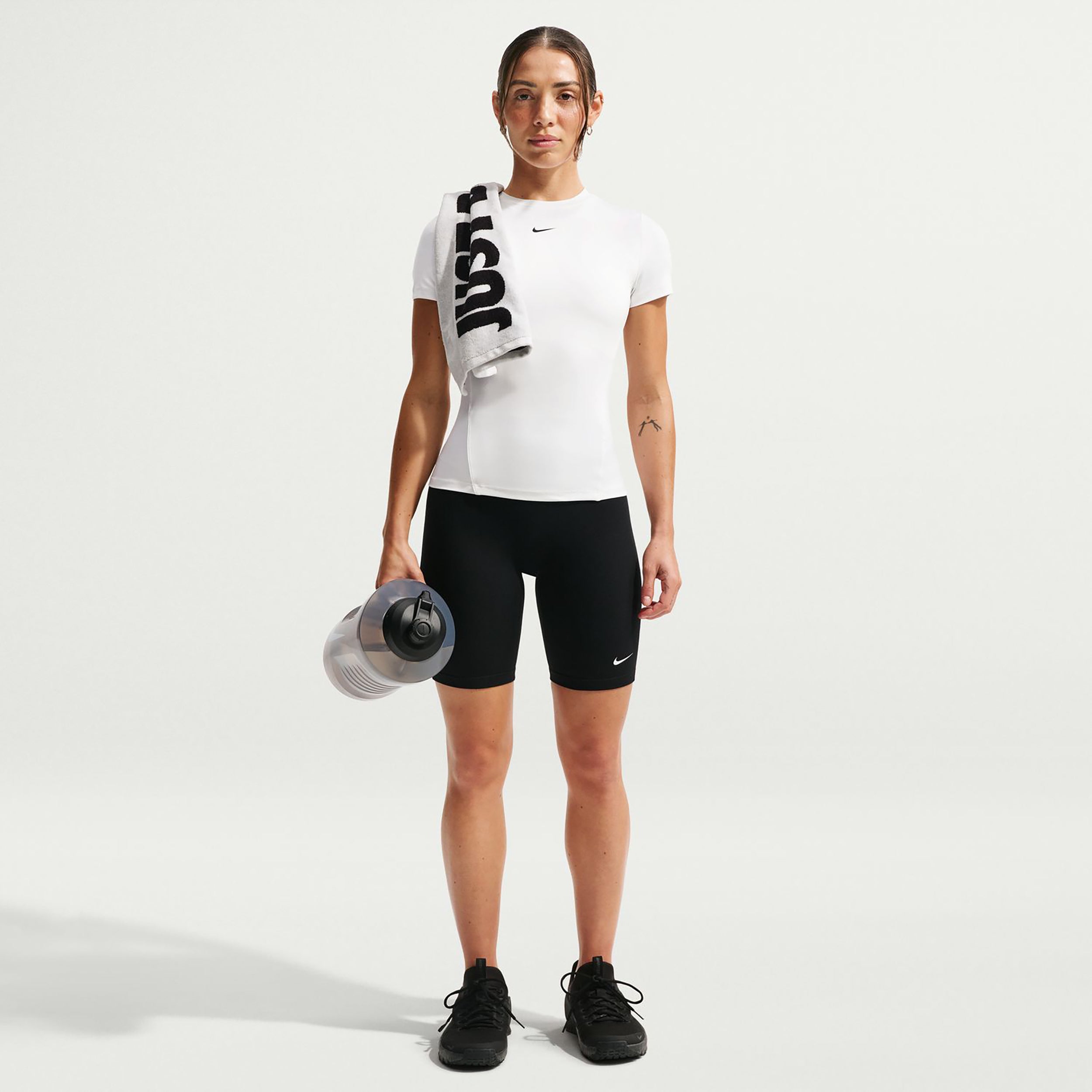Nike One Fitted T-shirt Dames - wit