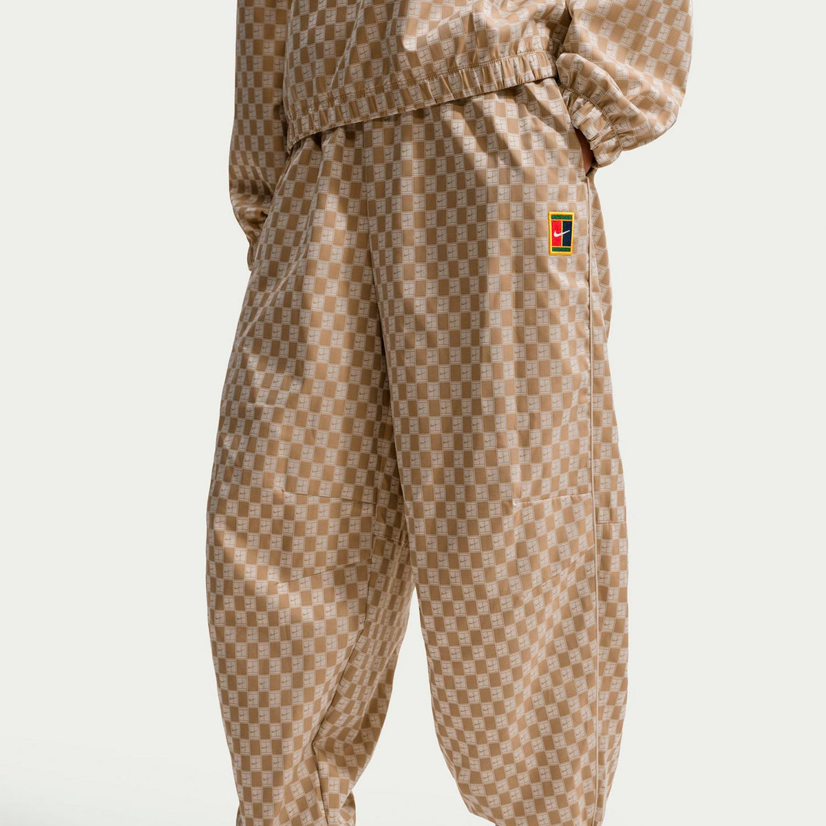 Nike Mid-Rise Oversized Trainingsbroek Dames - beige