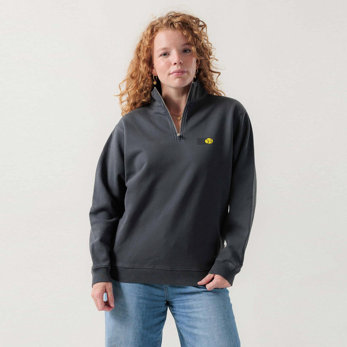 Lobster & Lemonade Snoopy Big Serve Energy – '83 Half Zip Sweatshirt Unisex - donkergrijs
