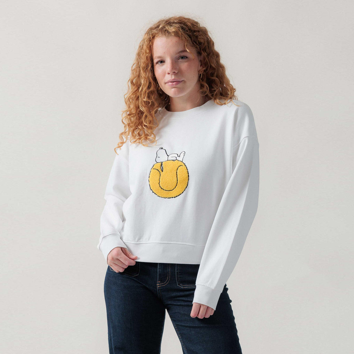 Lobster & Lemonade Snoopy Tennisball – '90 Short Sweatshirt Unisex - wit