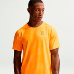 Nike T-shirt Nike Carlos Alcaraz Court Dri-Fit Advantage T-shirt Heren-oranje