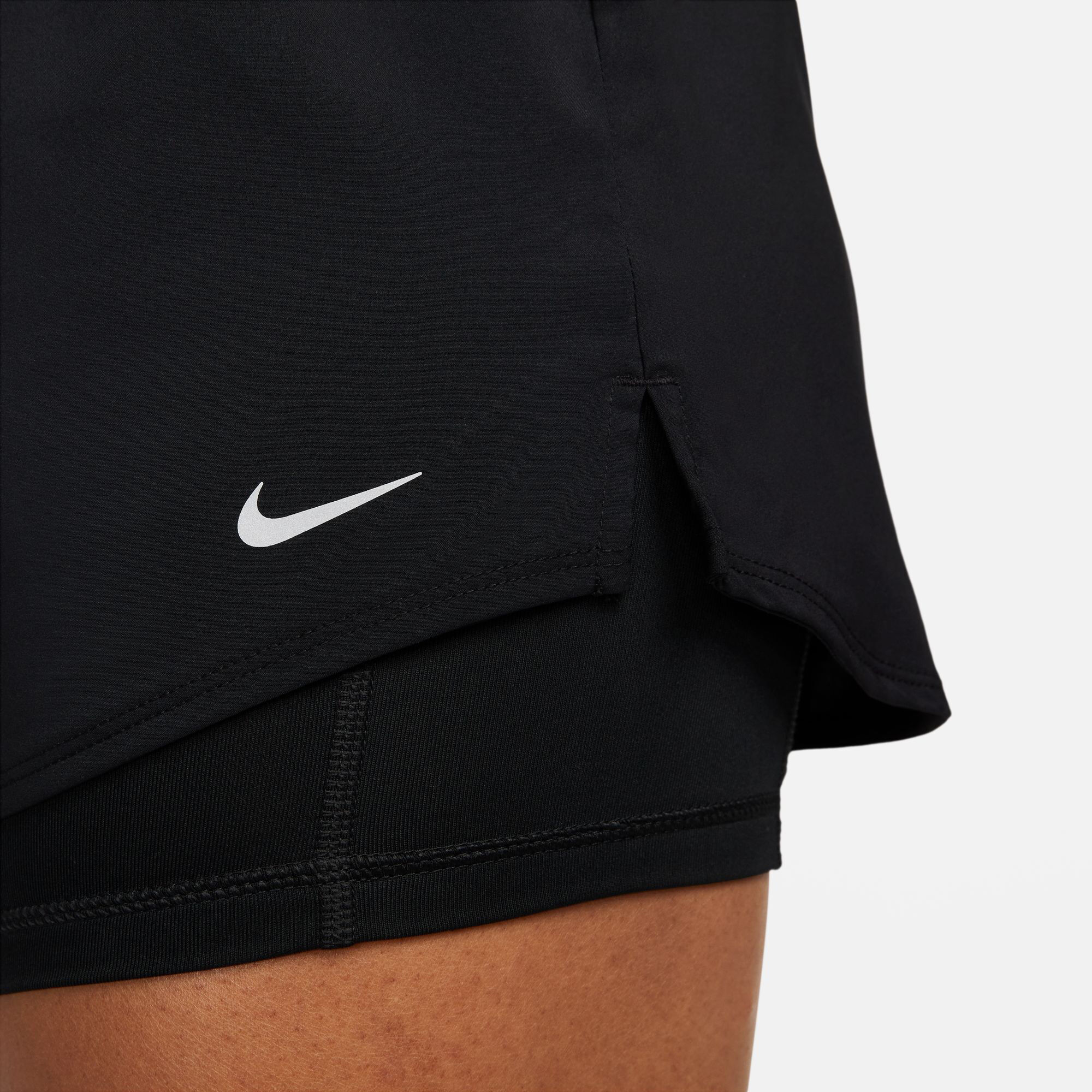Buy Nike Dri Fit One MR 2in1 Shorts Dames Zwart online Tennis Point NL