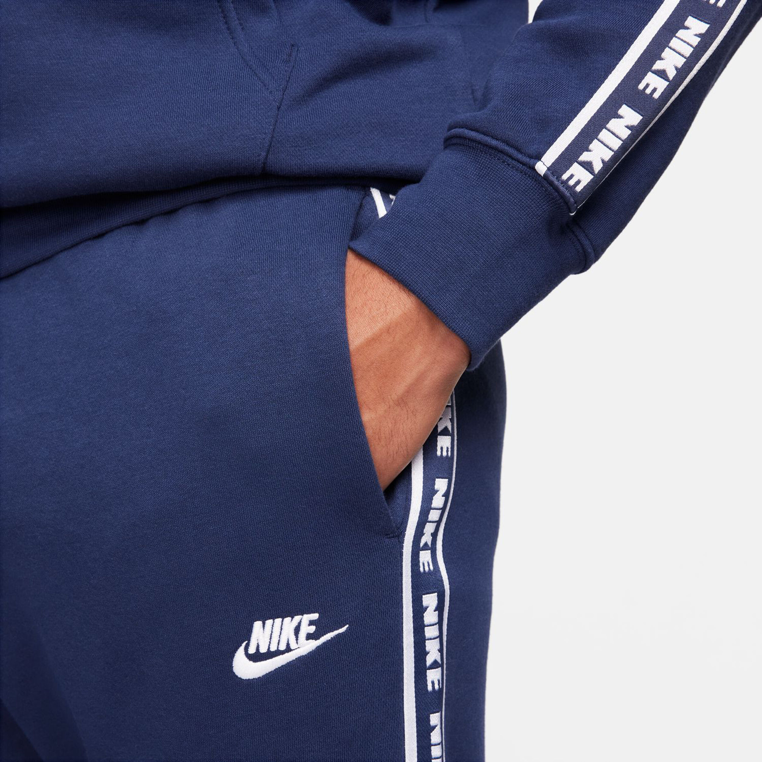 Buy Nike Club Fleece GX Trainingspak Heren Donkerblauw Wit online Tennis Point NL